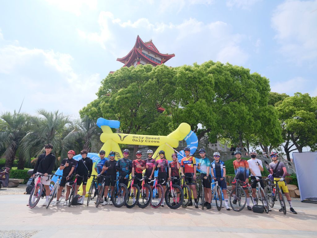 2026上海市高校大学生公路自行车公开赛。新华社发
