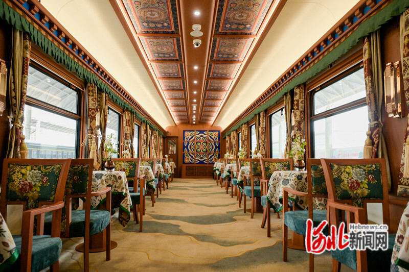 “美丽天路号”旅游列车车厢。