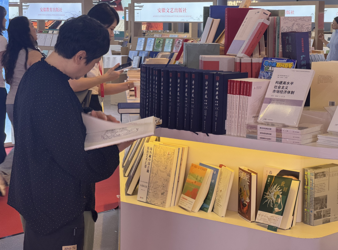 2026年深圳出版社版权推介会暨《为什么是深圳》英文版版权输出签约仪式 在京举行