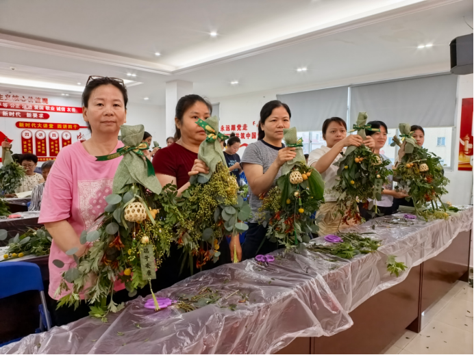 艾香聚邻里,非遗入家常——西乡社区以花艺赋能千年悬艾习俗