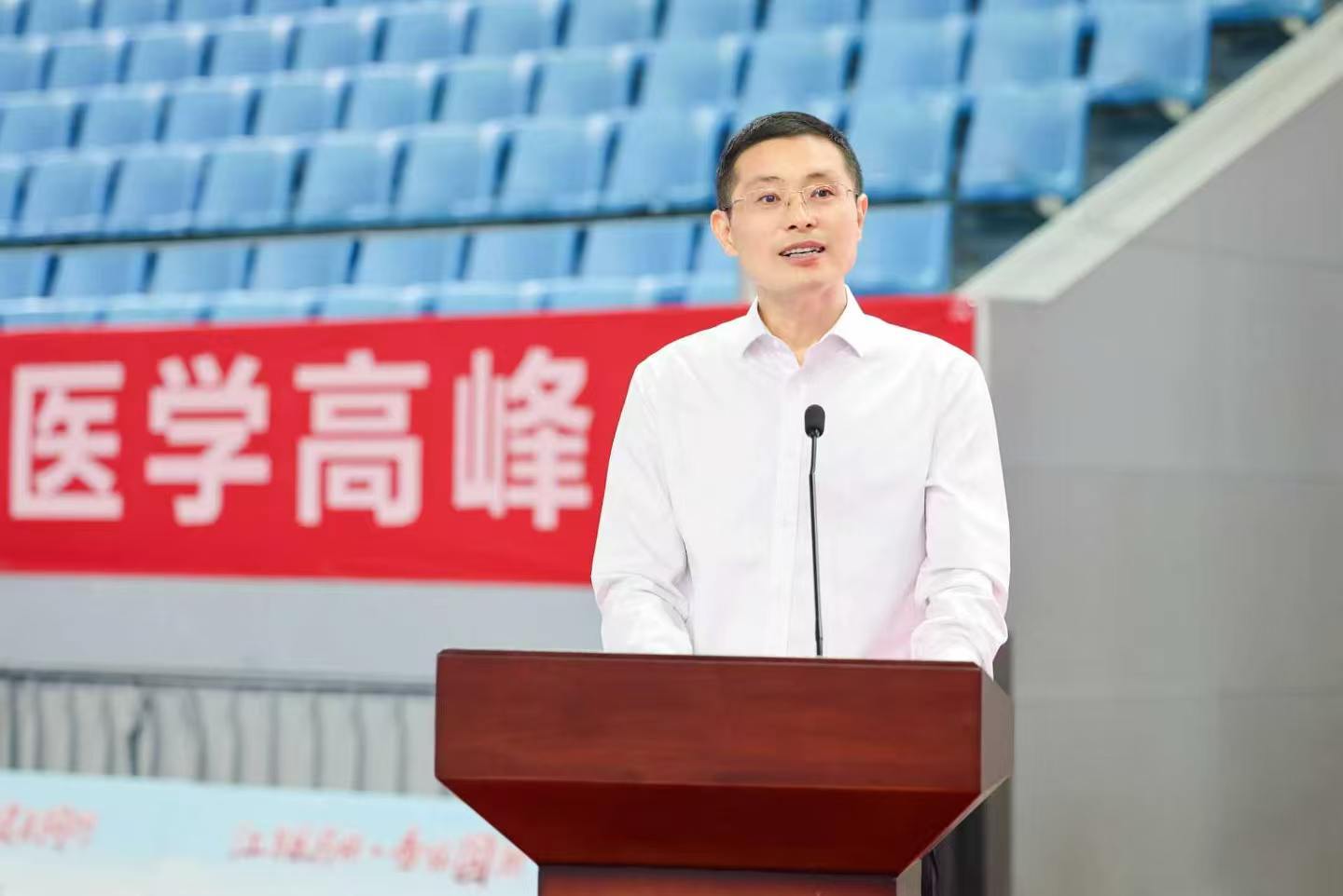 南京中医药大学党委书记乔学斌致辞