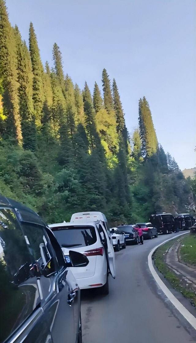 不是高速不是高铁！独库公路一年狂赚几百亿，成新疆最强印钞机