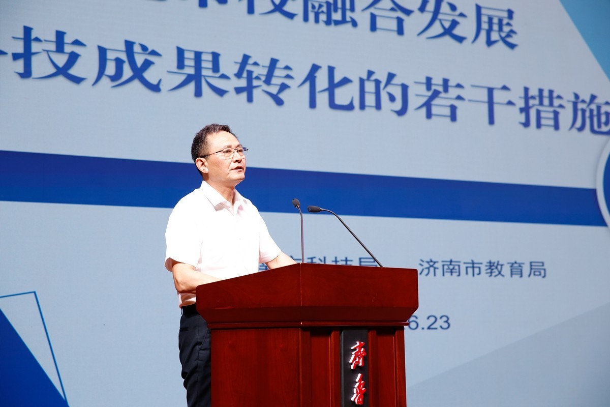 济南市科技局总工程师、一级调研员张根生宣讲“高校20条2026版”政策