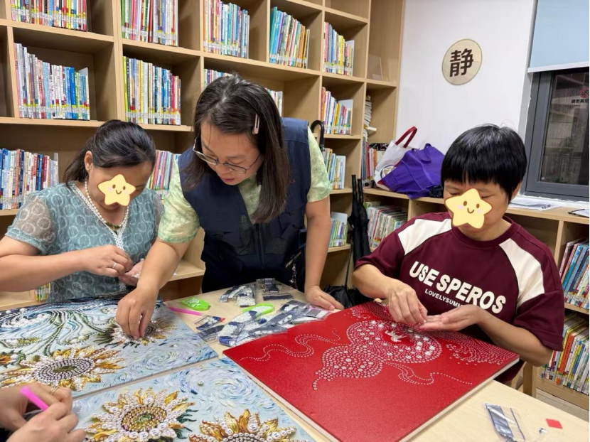 巧手缀珠暖人心 康复相伴共前行 —— 固兴社区开展珍珠画手工疗愈活动