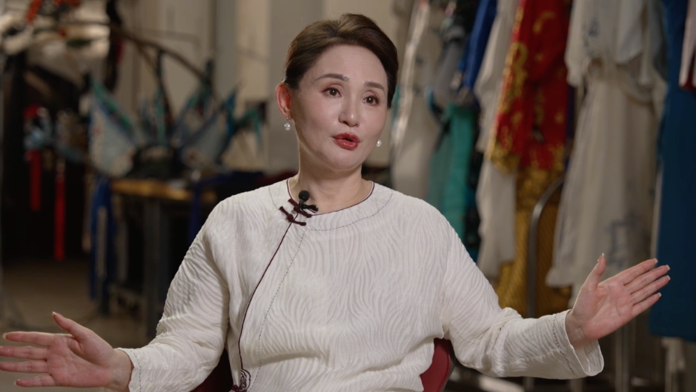 “台上蘑菇云火惊艳四座，台下脊柱S型回不来了”，秦腔表演艺术家李梅：极致的美，没有捷径