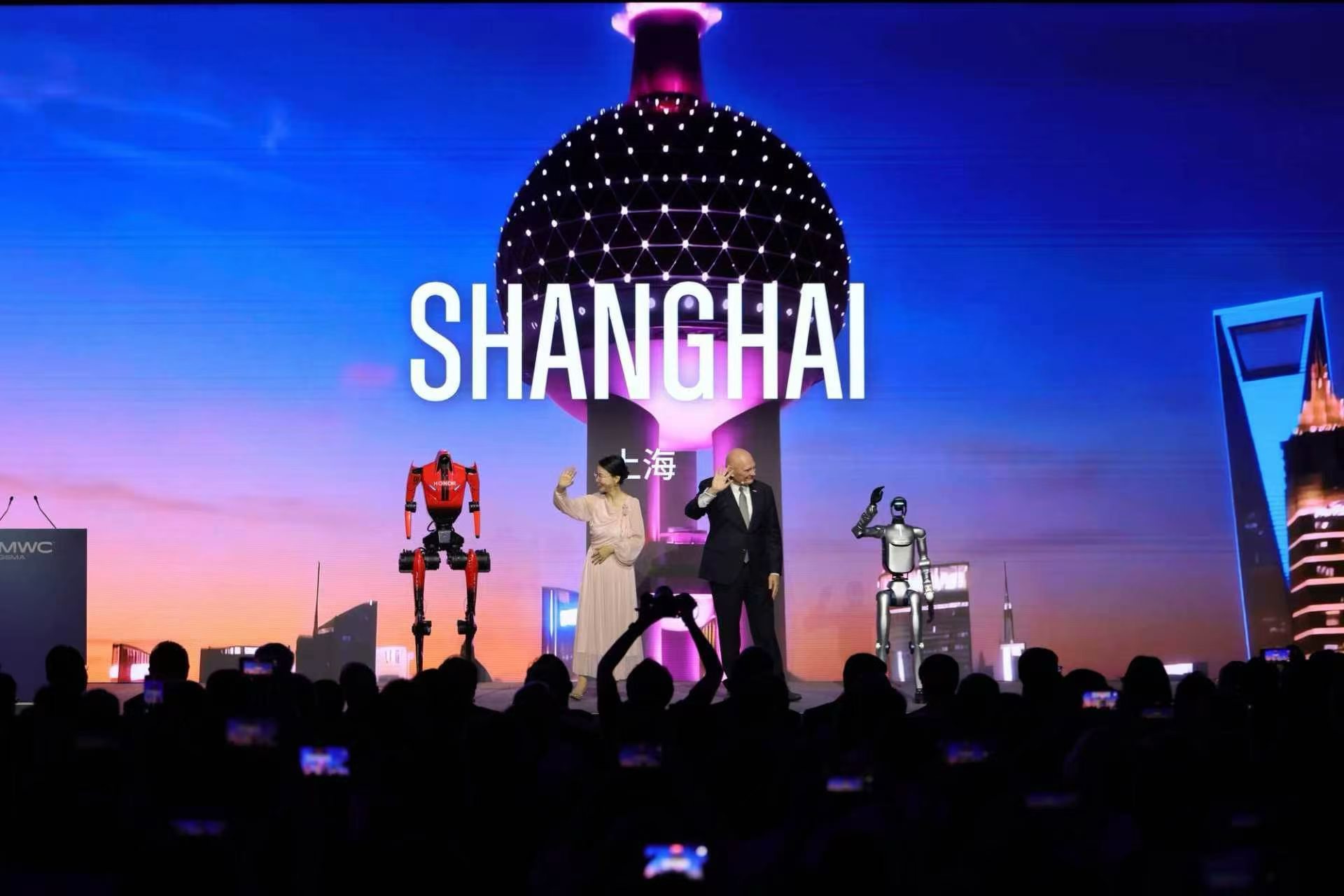 终端厂商集体All in AI OS,荣耀的Agentic OS意味着什么?
