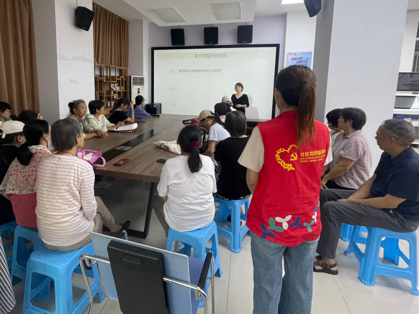 营造温馨家风 共建幸福家庭--富华社区开展家庭教育专题讲座