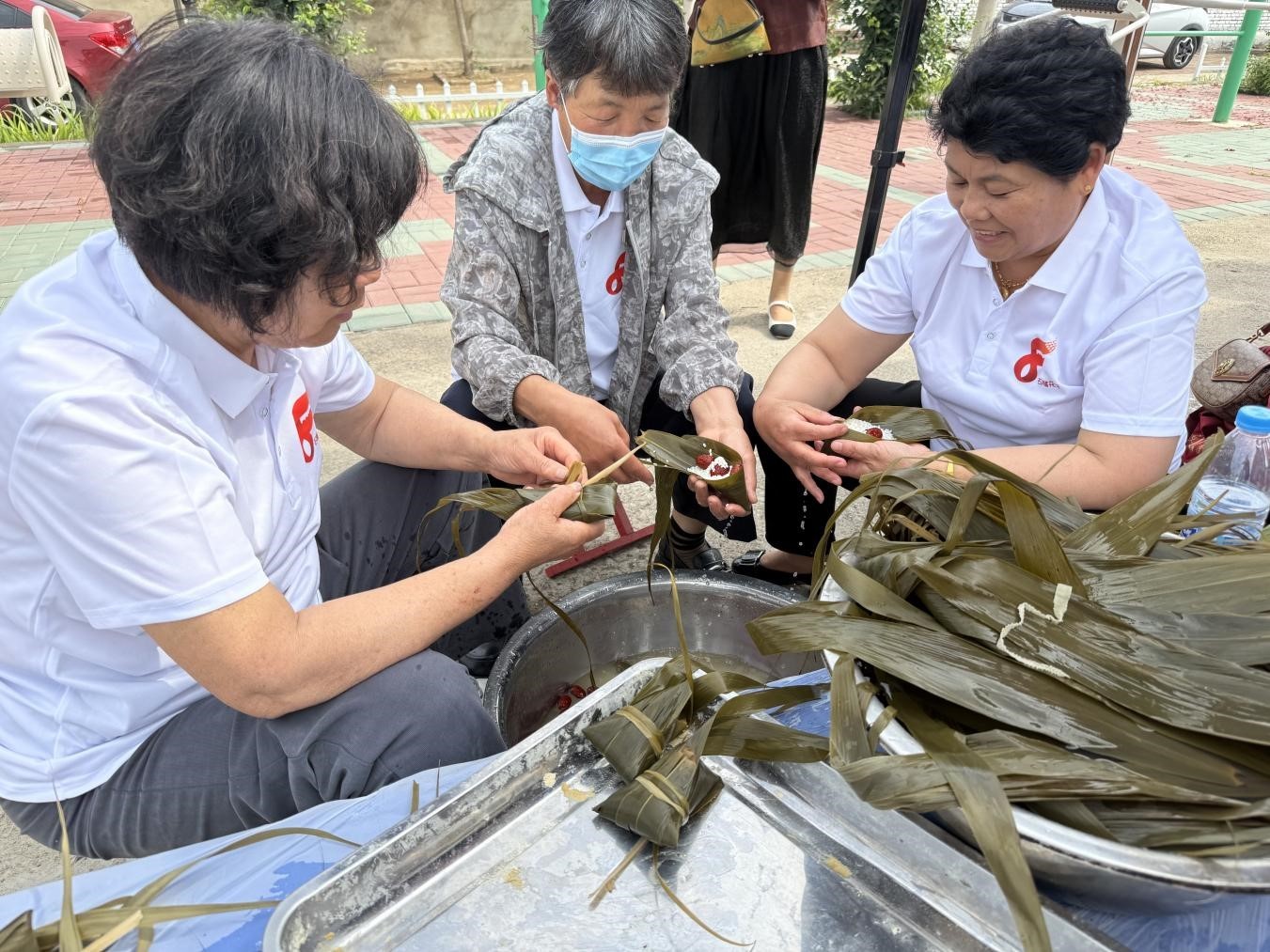 石榴花开籽籽同心 绘就民族团结新画卷 河北省民委“三送”活动走进北戴河新区朝鲜族村
