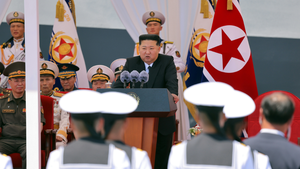 “崔贤”号驱逐舰入列,金正恩出席典礼