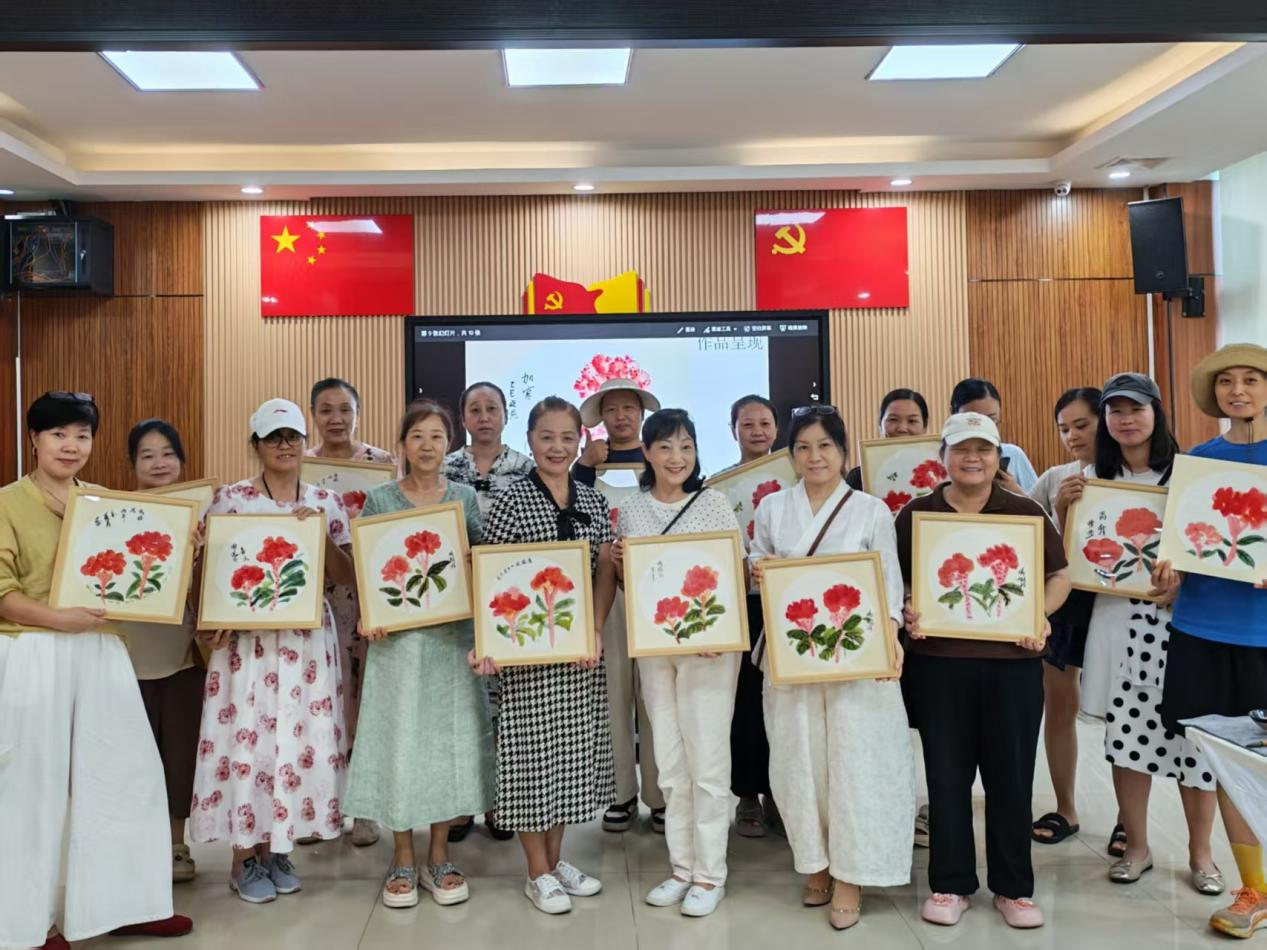 从“不敢下笔”到“笔下生花”,庄边社区国画课堂文化惠民润人心