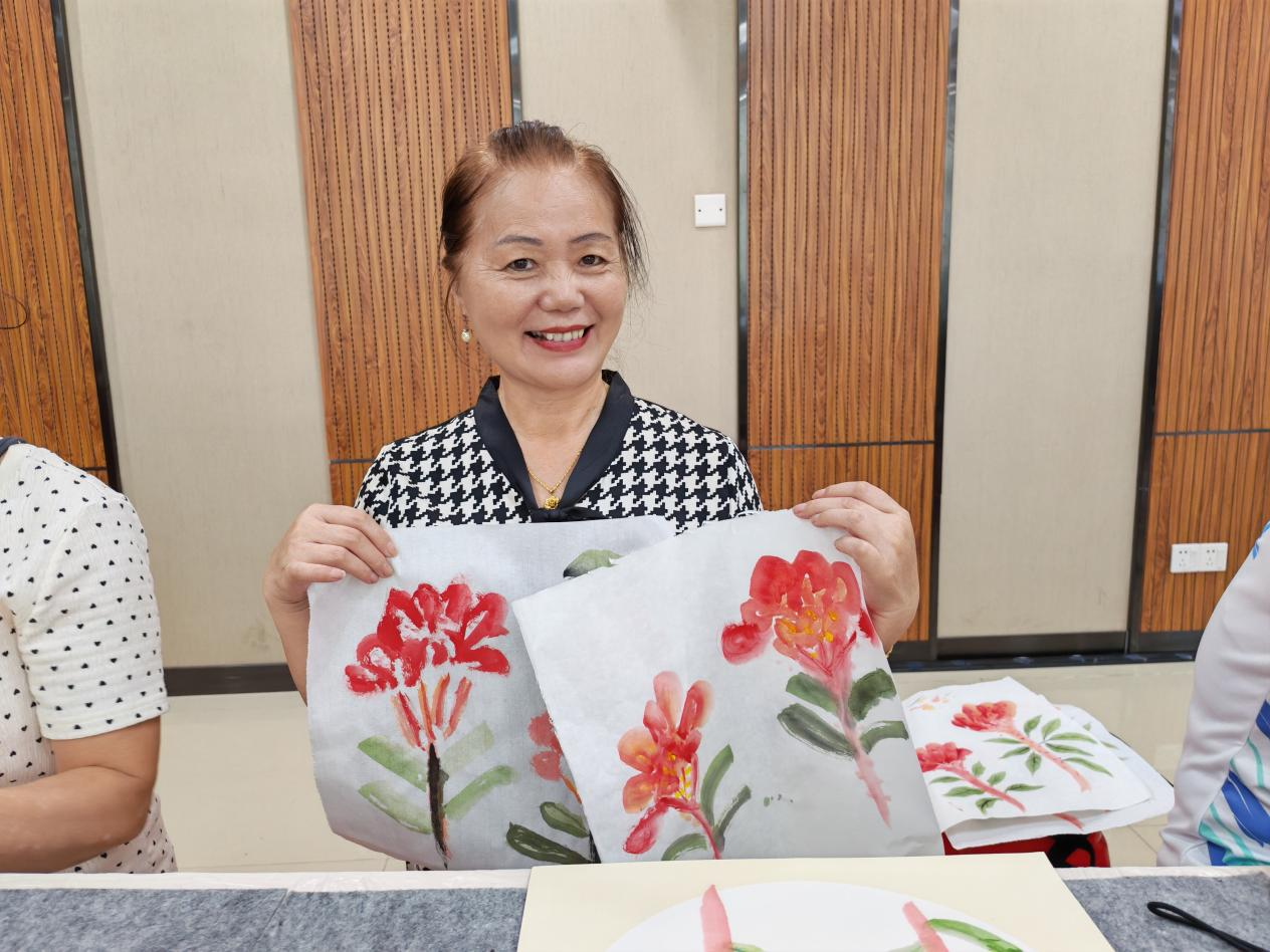 从“不敢下笔”到“笔下生花”,庄边社区国画课堂文化惠民润人心