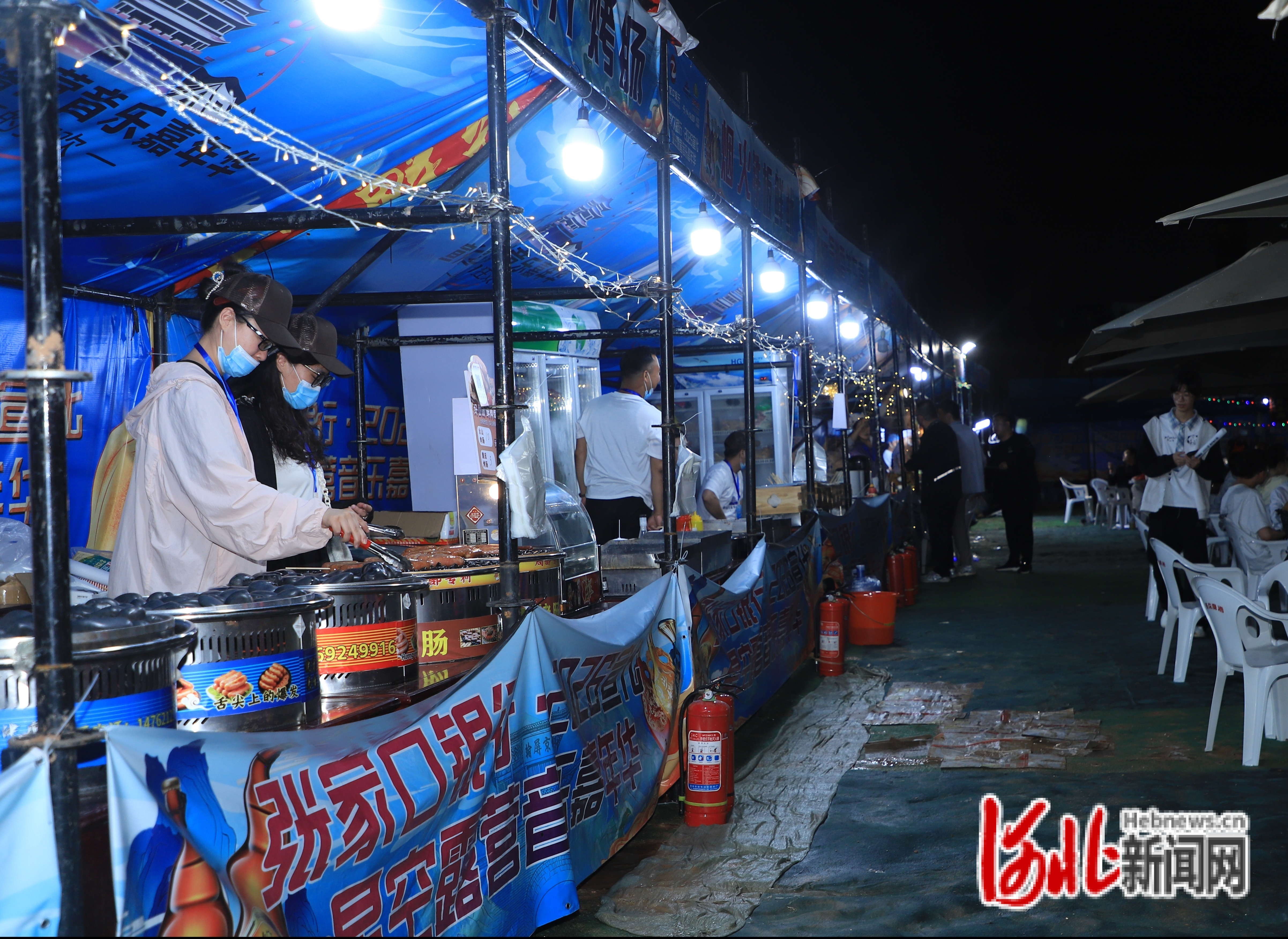 图为美食区。张超摄