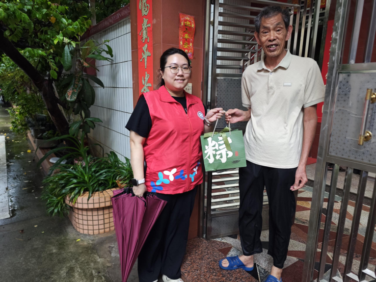 粽香寄温情 关怀暖老兵——河西社区开展退役军人端午走访慰问活动