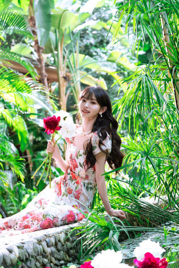 田曦薇甜美可爱。