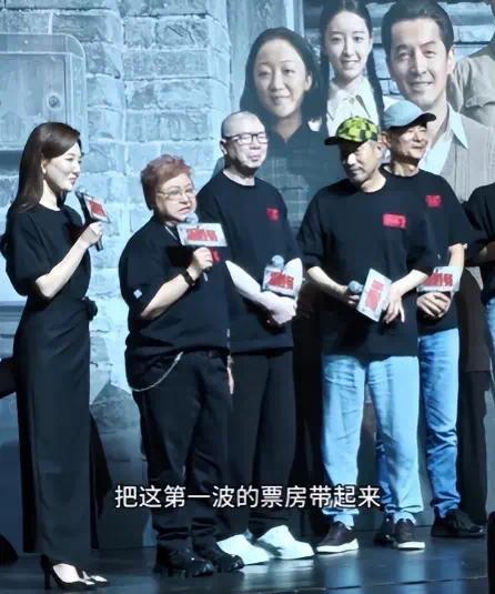 韩红含泪致歉宣布告别公益，众星纷纷发声恳请她留下
