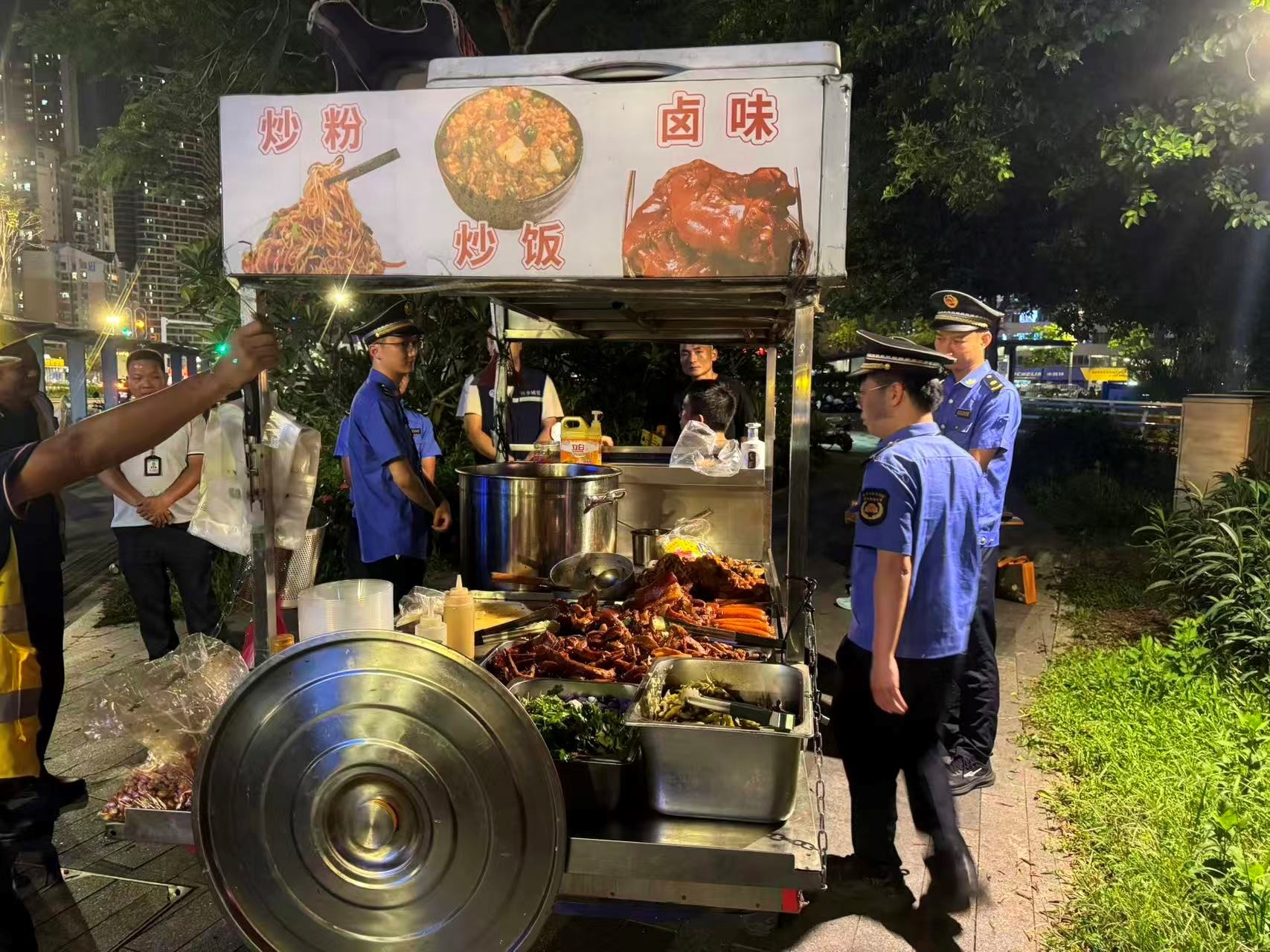 西乡街道开展市容秩序专项整治，守护公共空间还“位”于民
