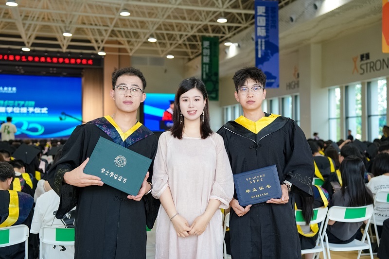 (图十四)现场的同学们合影