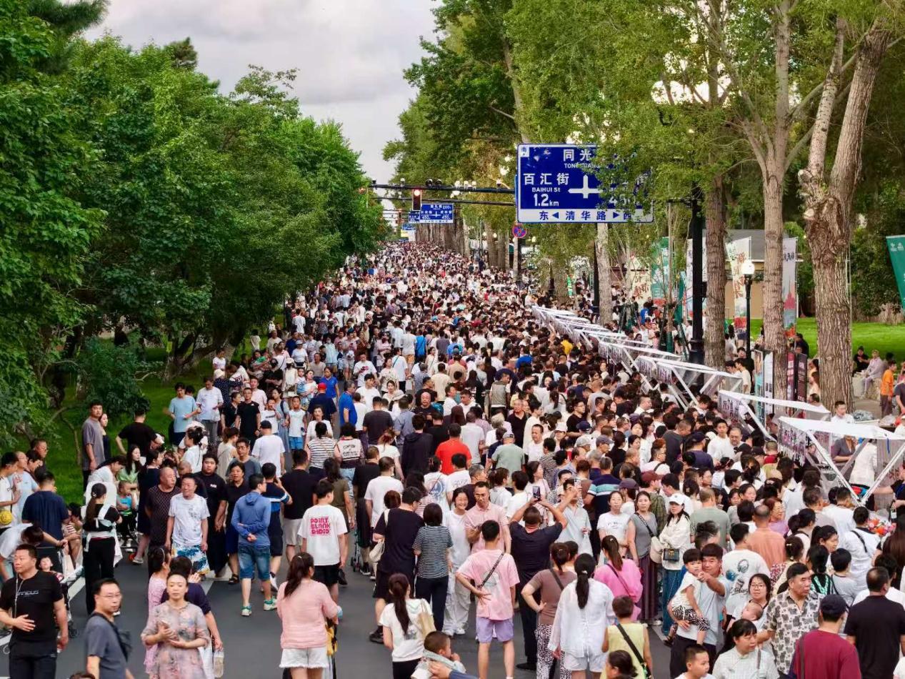 1445米，一年：新民大街从"隐藏款"变成"必选项"