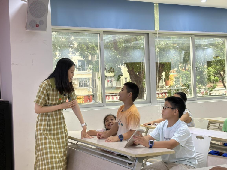 凤凰岗社区开展“接纳小情绪・释放小压力” 儿童青少年情绪管理减压活动