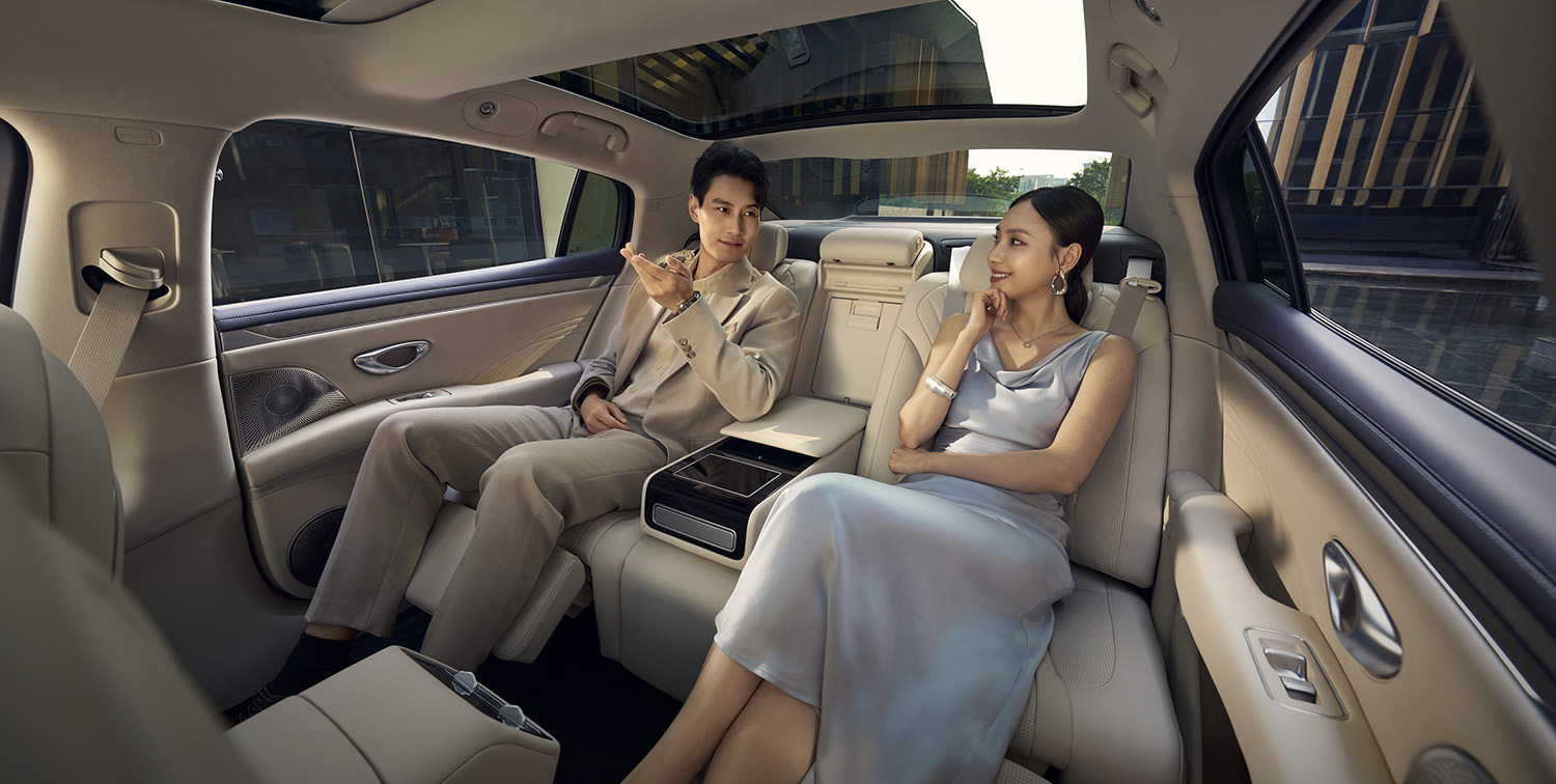 搭载云辇-A/后轮转向/天神之眼B 比亚迪海豹08上市售价19.69万元起