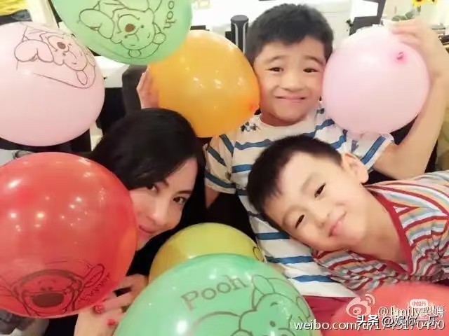 张柏芝在澳门演出间隙，后台接听儿子来电，闭门长谈半小时  第9张