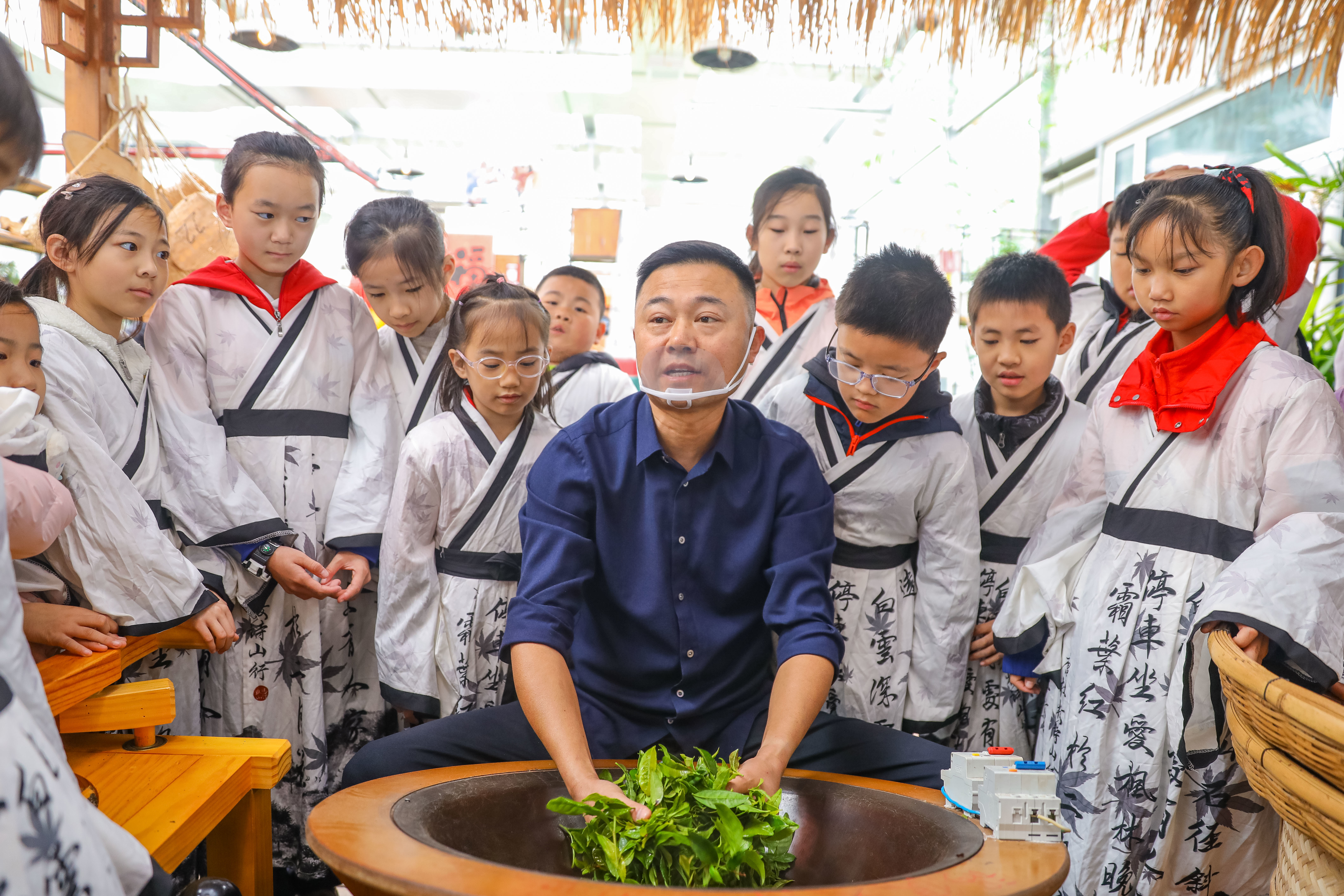 青岛乡里乡亲｜乡土文化带头人 张显宁：三十年深耕崂山茶  跨界创新焕新乡土文化