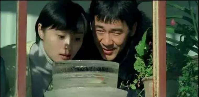 电影《菊花茶》中的吴越，右为陈建斌。