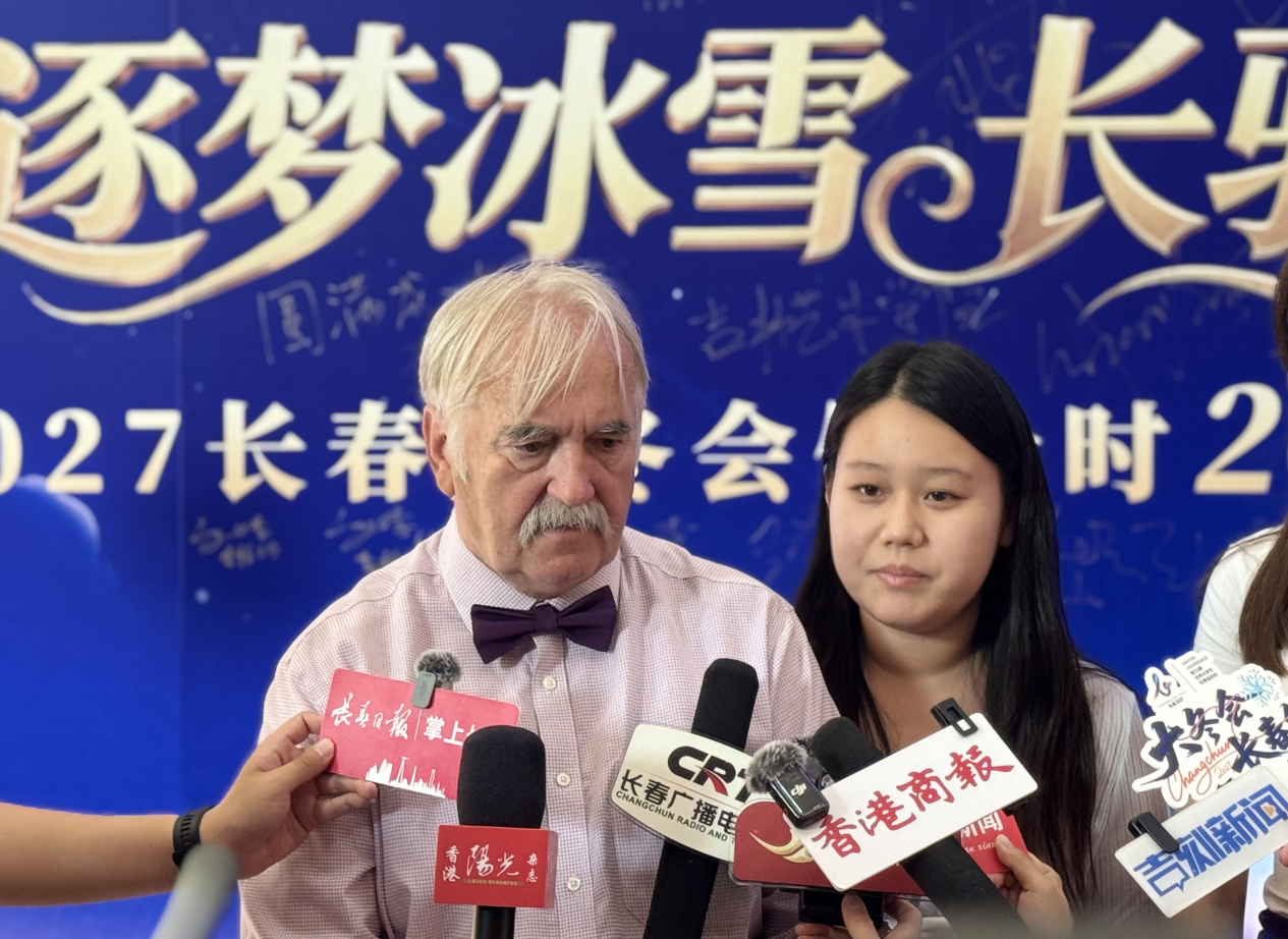 匈牙利佩奇大学合唱团指挥汤玛斯&middot;勒科纳接受媒体采访
