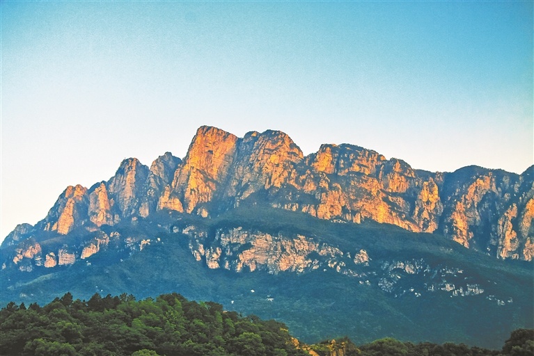 庐山：曦光如瀑 “芙蓉”初醒（图）