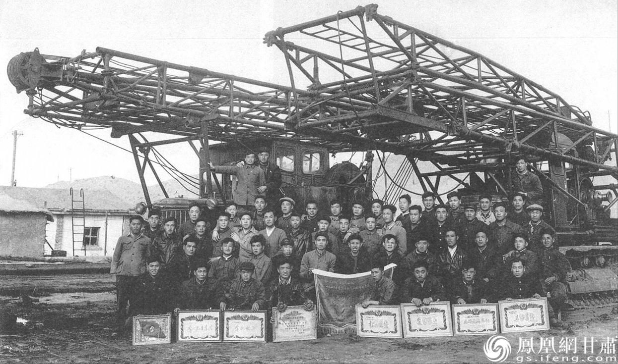 20世纪50年代,我国第一部从苏联引进最大的巴库人-2型修井联合作业机在玉门油矿开始作业。