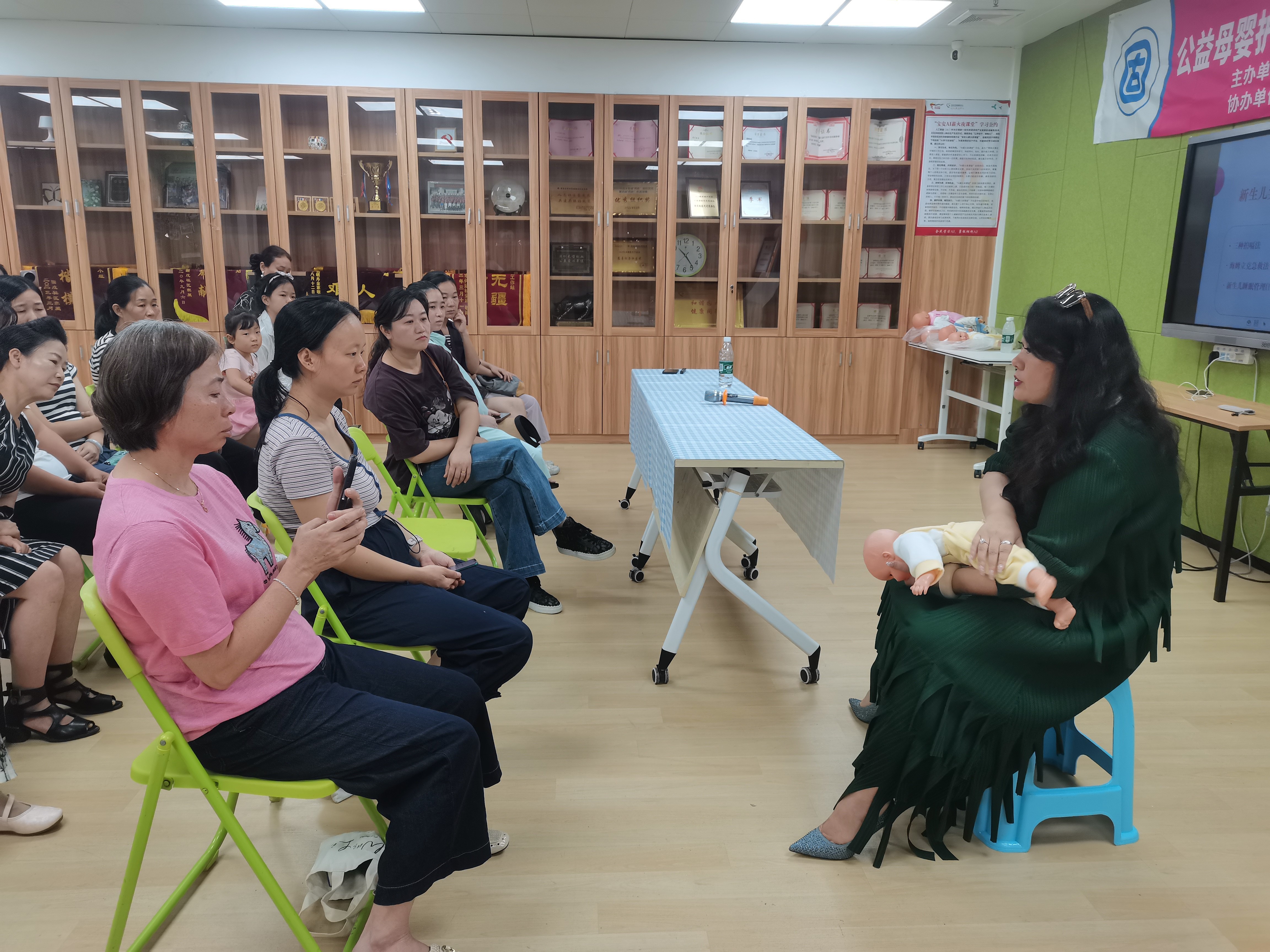 暖心课堂进固戍！育儿科普+就业帮扶双服务惠及社区女性
