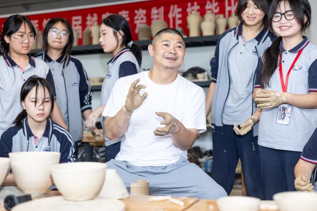 孙威义务授课.jpg
