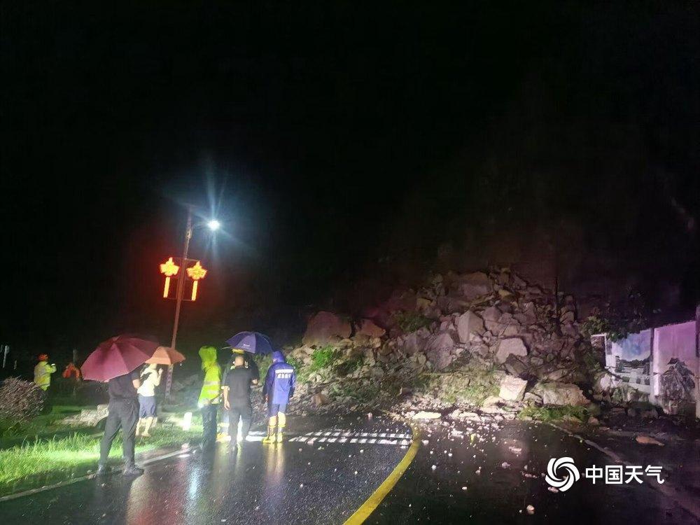 靖安遭遇强降雨 多个乡镇出现山体塌方、树木倒伏等灾情