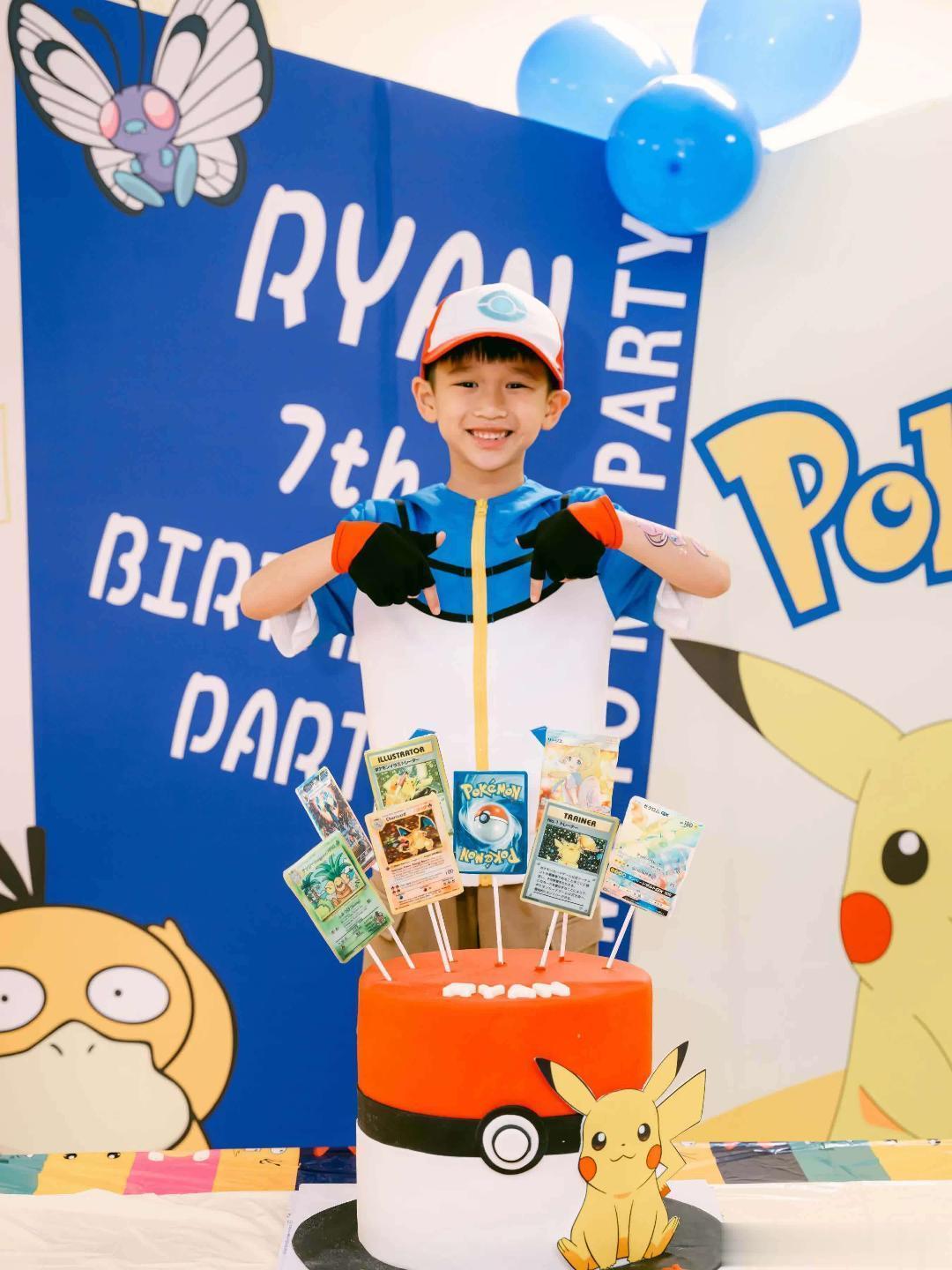 胡杏儿一家五口温馨同框，为小儿子庆祝生日