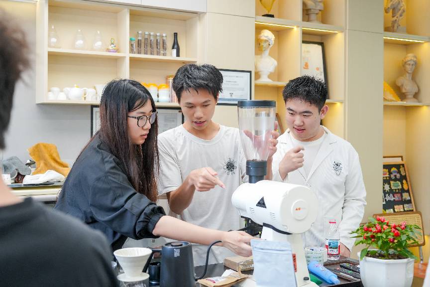 学咖啡技能,交世界朋友,桃源街道解锁“咖啡社交”新场景
