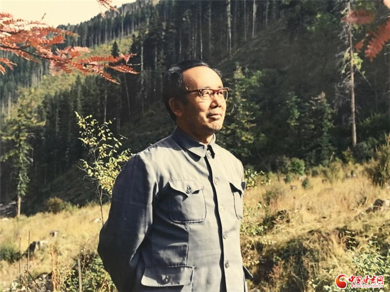 庞士元在甘南藏族自治州迭部县林区时的留影