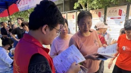 “普法进企业:护法进企业,体检防风险”——福中福社区开展普法宣传活动