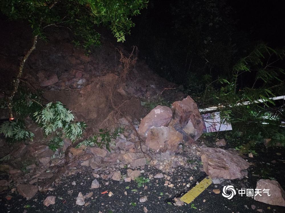 靖安遭遇强降雨 多个乡镇出现山体塌方、树木倒伏等灾情