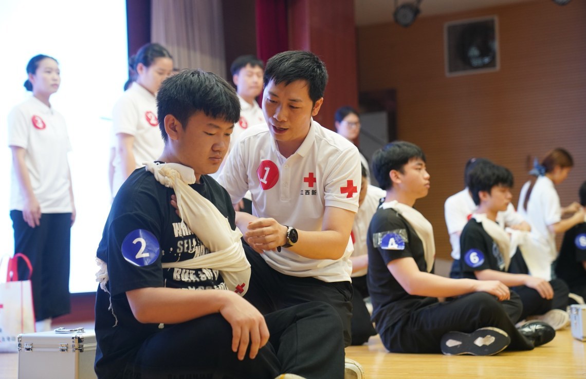 新余首届“天工杯”应急救护技能大赛举行，13支队伍现场竞技