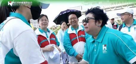 韩红含泪致歉宣布告别公益，众星纷纷发声恳请她留下  第14张