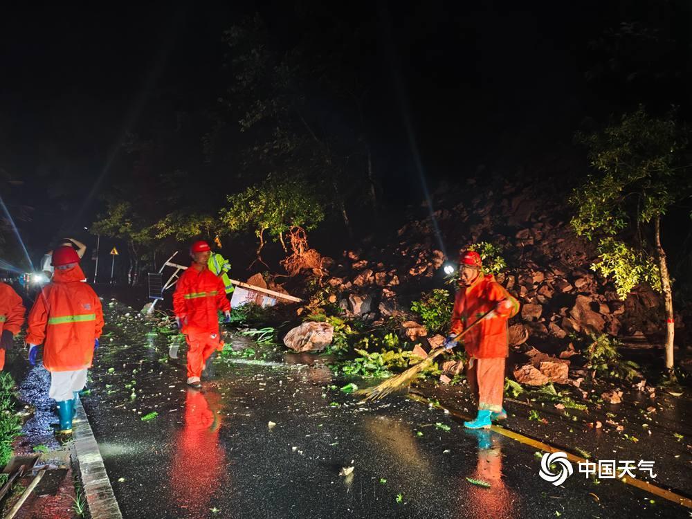 靖安遭遇强降雨 多个乡镇出现山体塌方、树木倒伏等灾情
