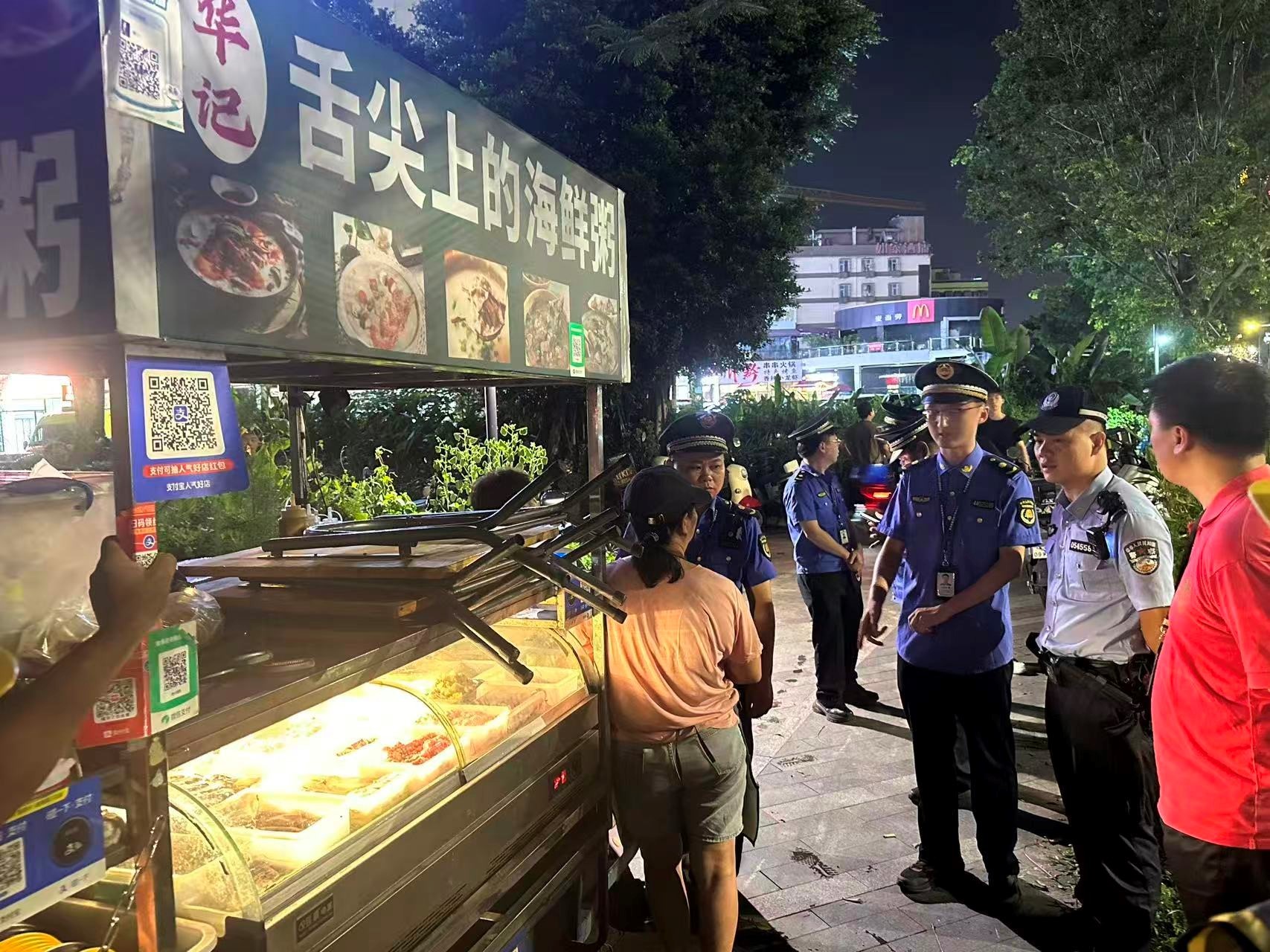西乡街道开展市容秩序专项整治，守护公共空间还“位”于民