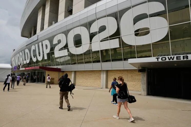 ▎2026年北中美世界杯开幕仅剩两天，但有报道称，美国旅游业因票房表现不及预期而愁容满面。图源：美联社、韩联社