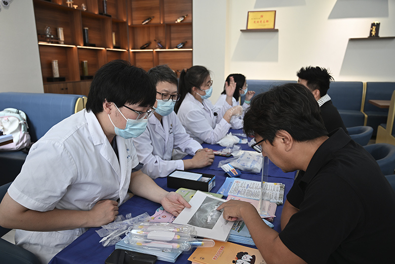 活动期间，沈阳市口腔医院工会组织浑南院区舒适化口腔诊疗中心（国际诊疗中心）的骨干专家团队，为沈阳建筑大学教职工及学生提供了免费口腔检查、个性化诊疗咨询和护牙用具发放等服务，切实将健康服务送至教职工及学生身边，有效提升了口腔保健意识，促进了健康生活习惯的养成。