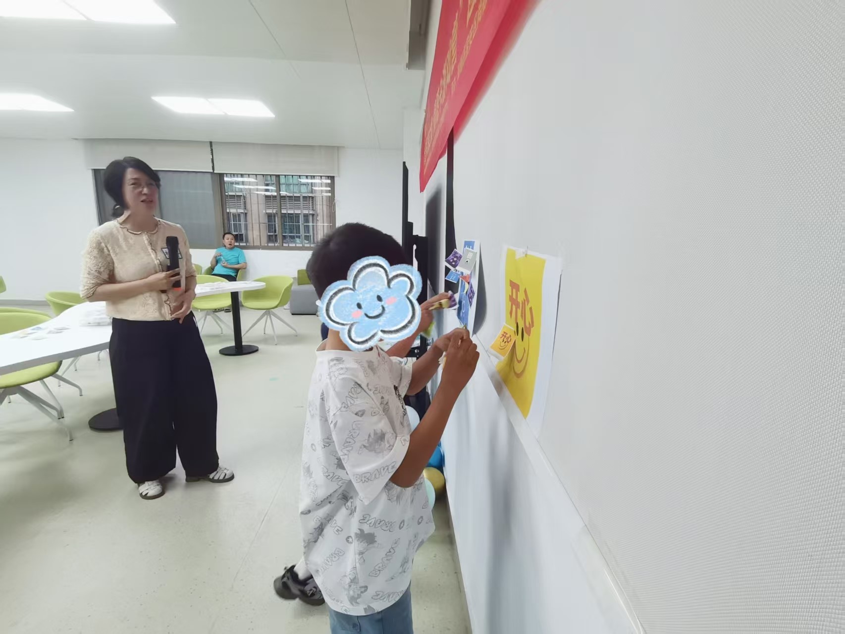 解锁情绪小秘密!西乡街道固戍社区关爱困境儿童心理健康