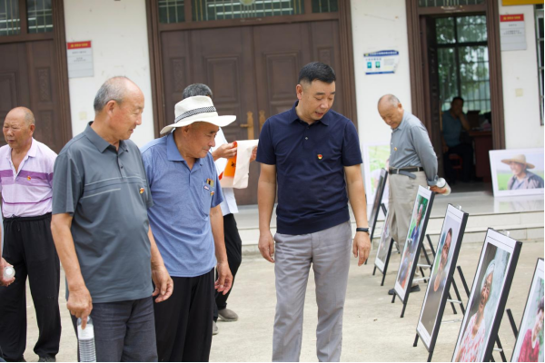 翰墨凝心定格乡土固始县洪埠乡马埠村举办书法、摄影集展览活动(图2)