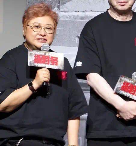 韩红含泪致歉宣布告别公益，众星纷纷发声恳请她留下