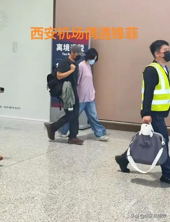 谢霆锋王菲牵手返京，中年夫妻默契同行，感情如初率性自在