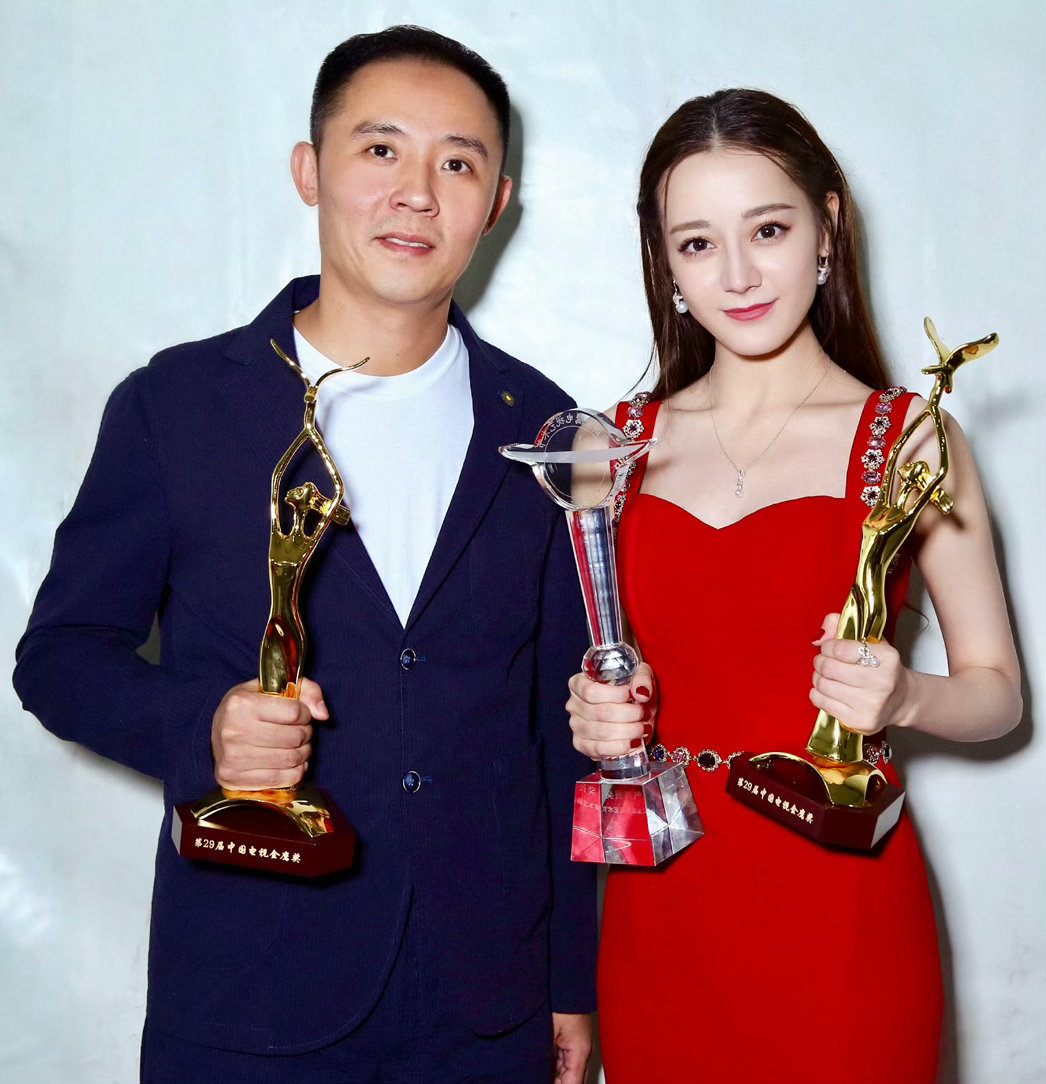 金鹰奖超暖心！完整写出迪丽热巴全名，尊重之意引全网热议