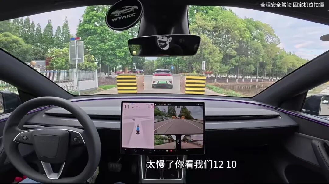 博主自行智驾测试突遭“物理外挂”,网友:懂得都懂